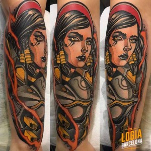 tatuaje_brazo_chica_guerrera_cyborg_felipe_videira_logia_barcelona   